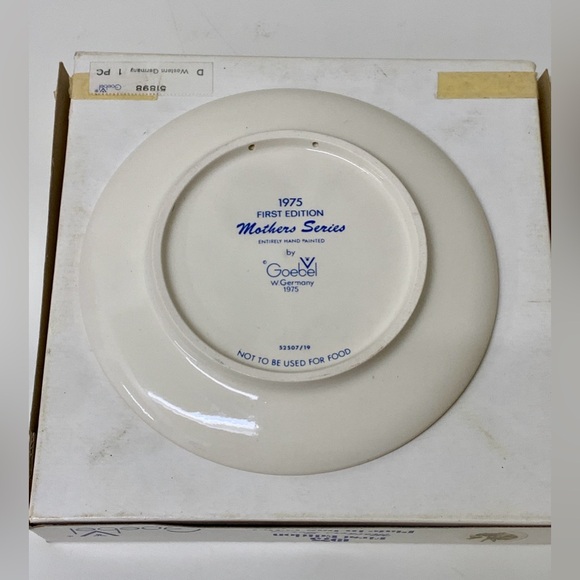 1975 Vtg First Edition Mother Series bas Relief Goebel Rabbit Collector Plate - Picture 13 of 16
